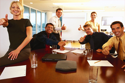 异地起诉欠款开庭需亲自前往当地吗？